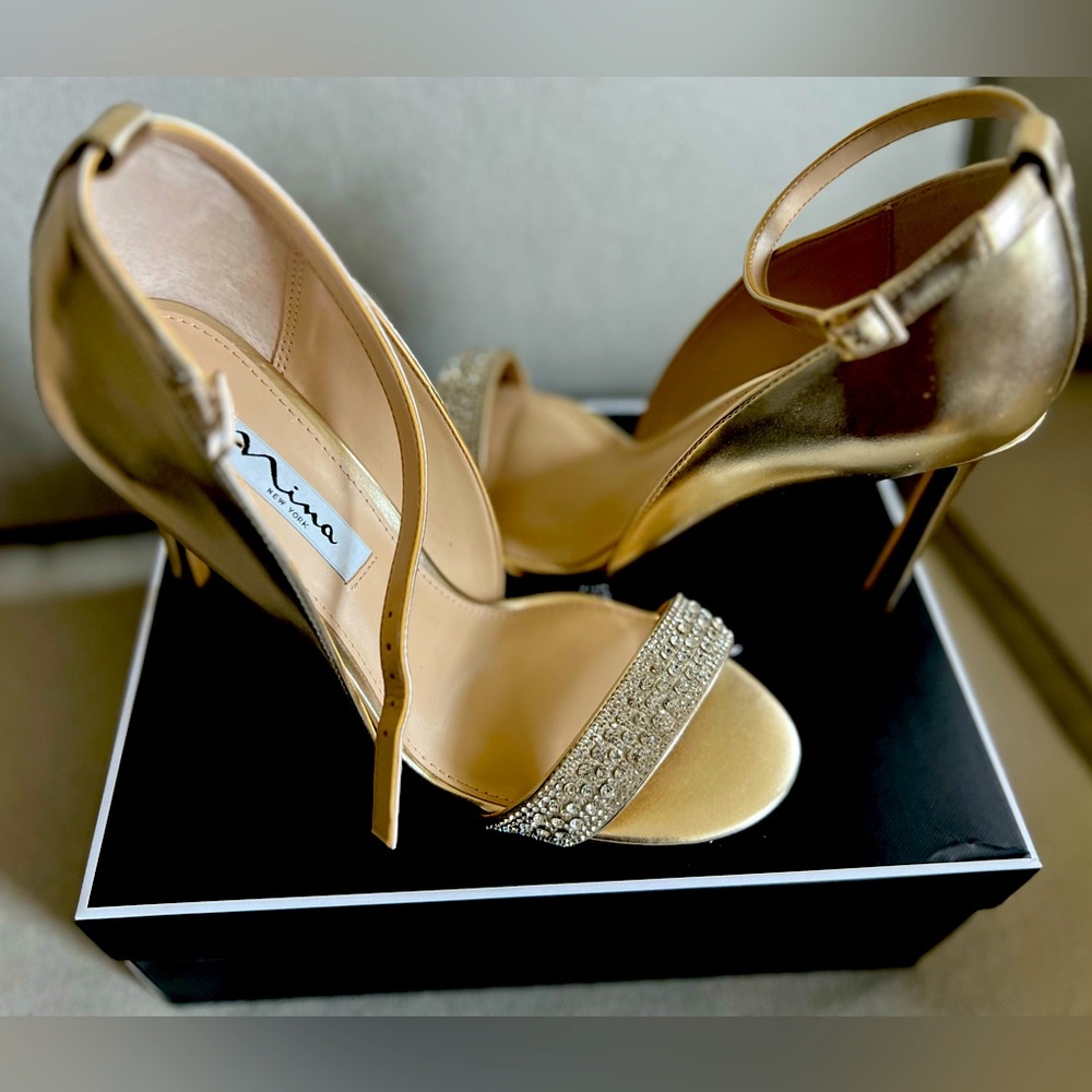 NINA Gold shoes, holidays or wedding, embellished rhinestones, size 9, NWT